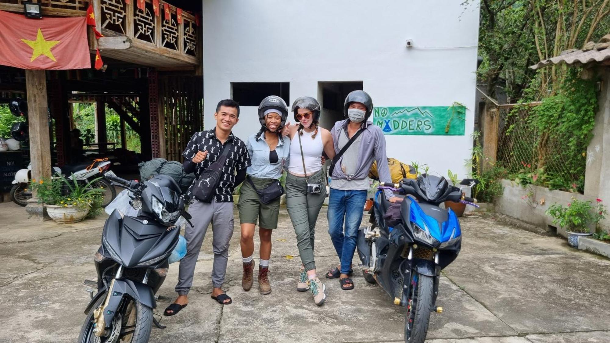 Nomadders Ha Giang Hostel ภายนอก รูปภาพ