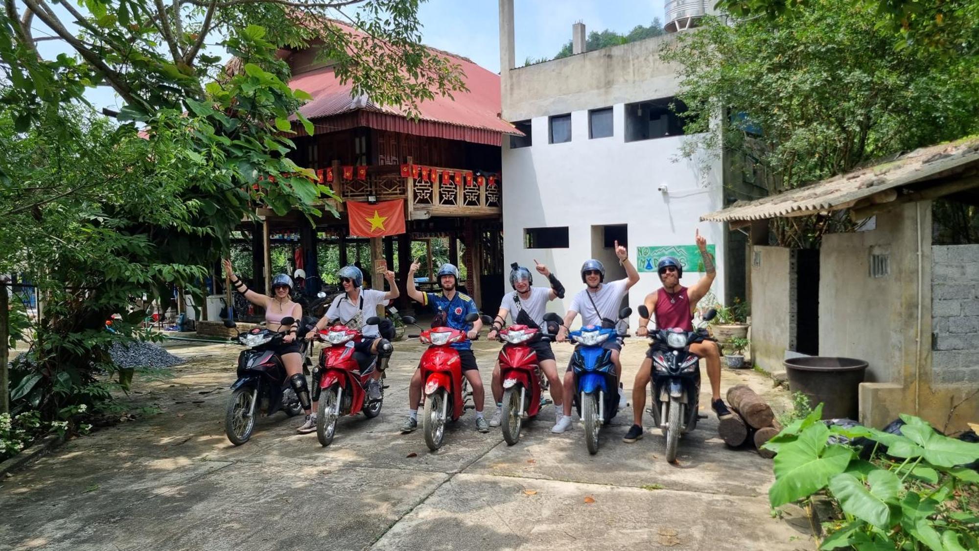 Nomadders Ha Giang Hostel ภายนอก รูปภาพ